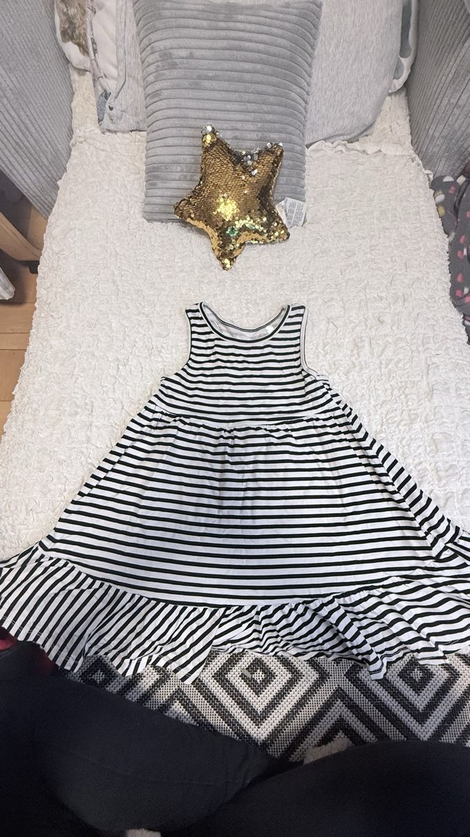 Vestiti & Gonne: Ringelkleid, Grösse 110, Top Zustand! – Nuovo (secondo la descrizione) da Zürich venduto da Krikri21
