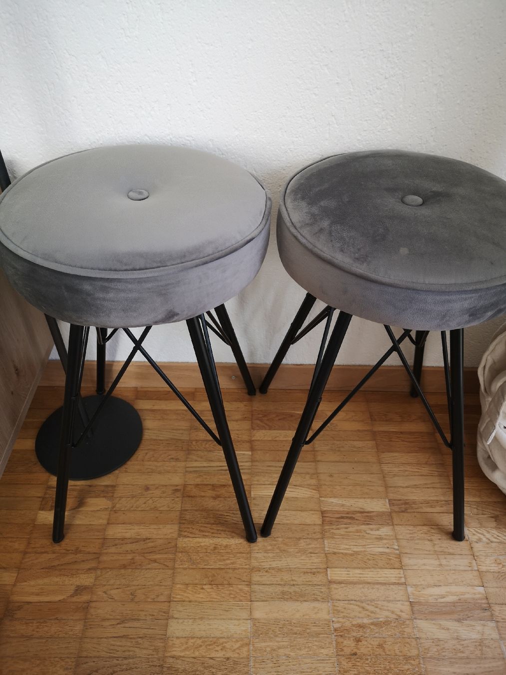 Sgabelli: 2Hocker Samt – Usato da Muri AG venduto da Tabtab10