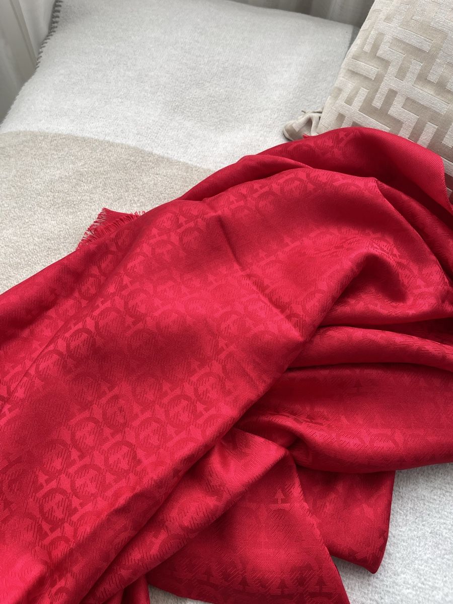 Salvatore Ferragamo Foulard & Sciarpe: Ferragamo Silk Wool Stola NEU – Nuovo (secondo la descrizione) da Wichtrach venduto da Adriana222 3