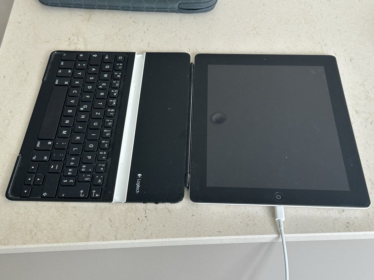 Apple Tablet PC: iPad 4 mit Logitech Keyboard  – Gebraucht aus Wil SG von val_hx8l 1