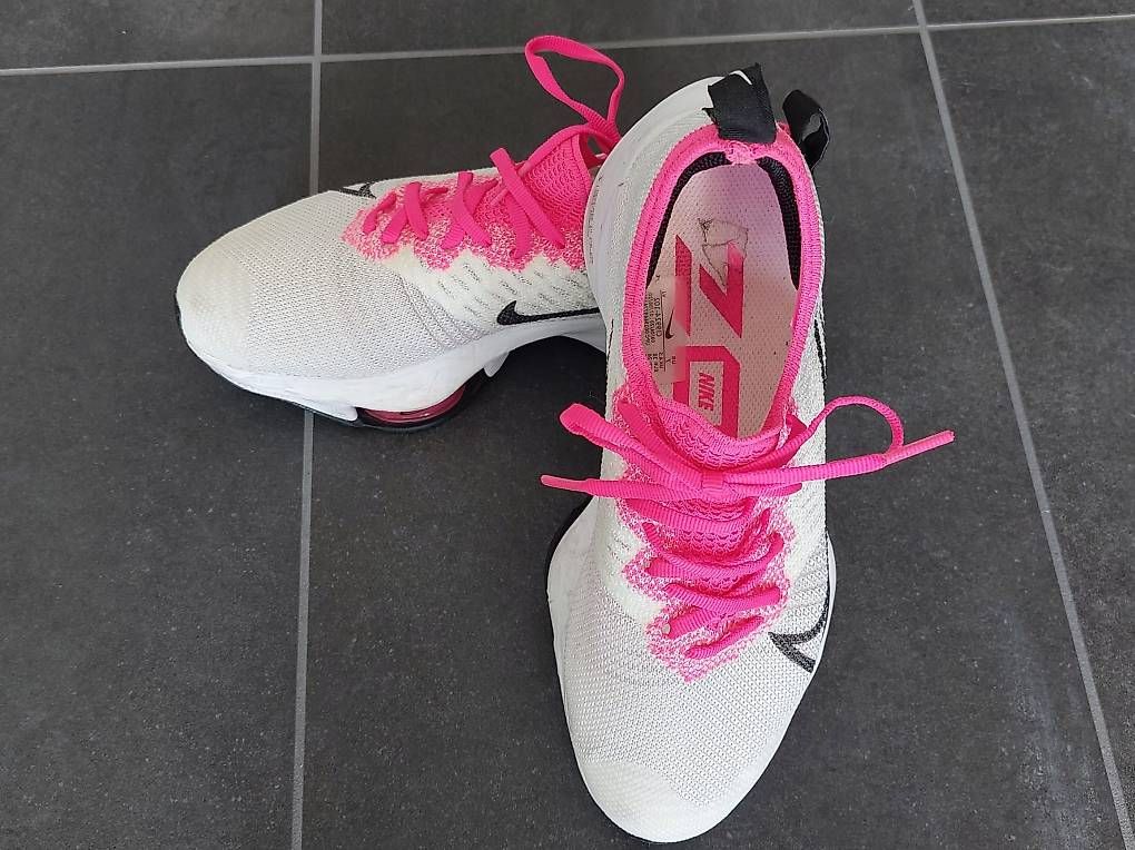 Nike Chaussures femmes: Nike Zoom next% Gr. EU 38 / US 7 – D'occasion à Frauenkappelen par Egerheim