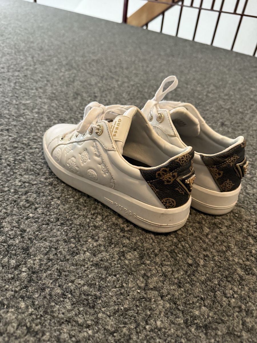 Scarpe da donna: Guess Schuhe – Usato da Bolligen venduto da arg_v256 1