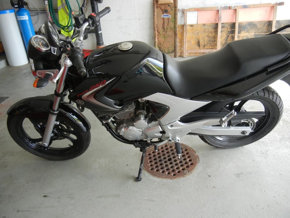 Motorrad Yamaha YBR 250 5