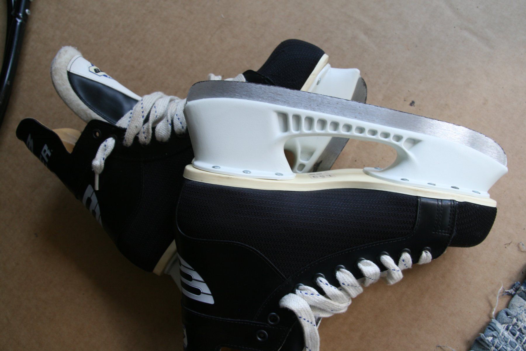 Bauer Schlittschuhe: BAUER SCHLITTSCHUHE PATINS A GLACE 41 EU – Neu (gemäss Beschreibung) aus Develier von Syncope 6