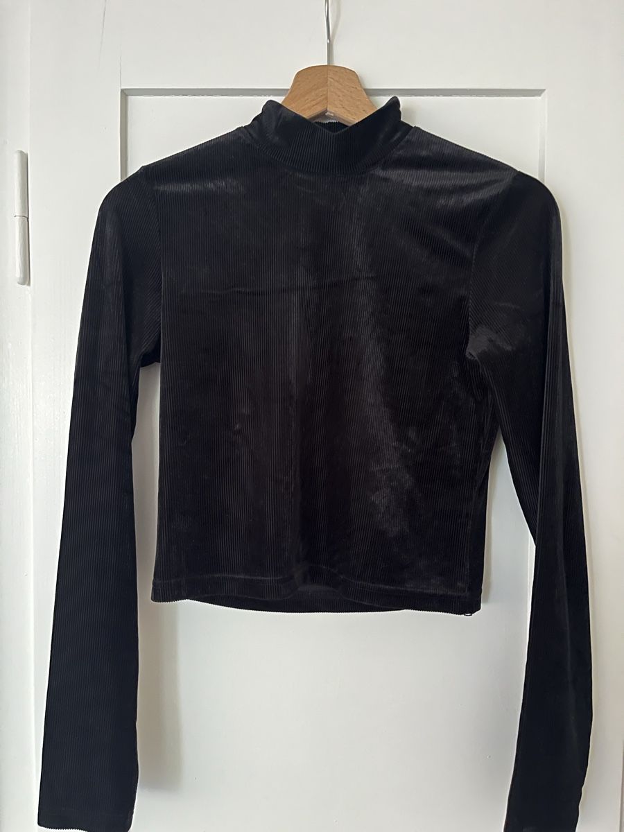 Weekday Pulls & Sweat-shirts: Samt Langarm Shirt mit Mockneck – D'occasion à Zürich par ale_t