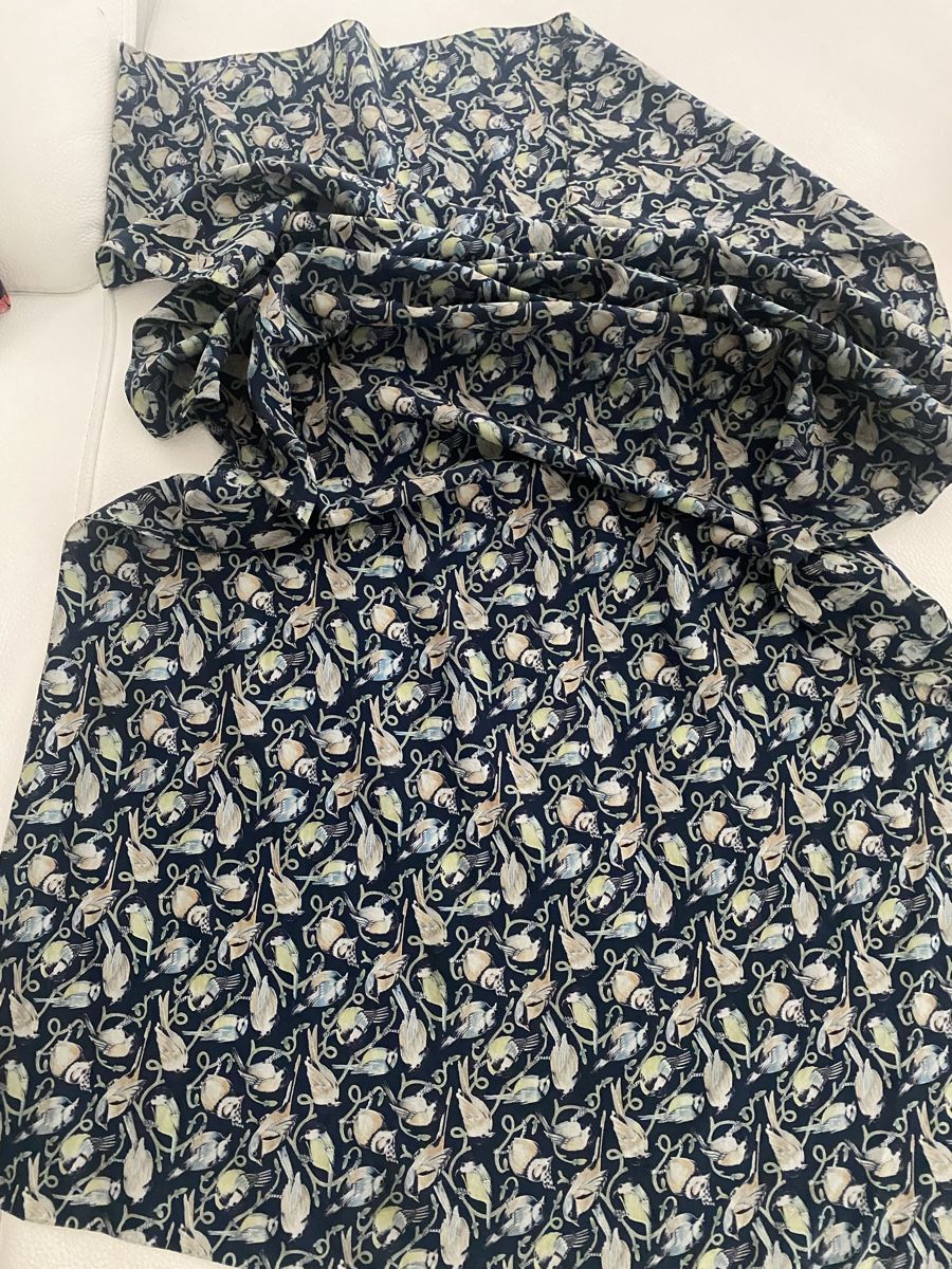 Fabric Frontline Foulard & Sciarpe: Fabric Frontline Seiden Schal 🌸 – Usato da Opfikon venduto da Luis144 1