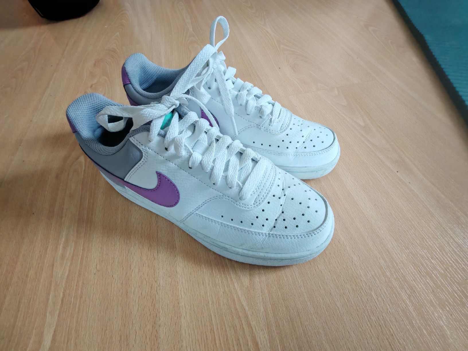 Nike Scarpe da donna: Baskets Nike- taille 39 - comme neuves! – Nuovo (secondo la descrizione) da Neuchâtel venduto da Nadia2981 2