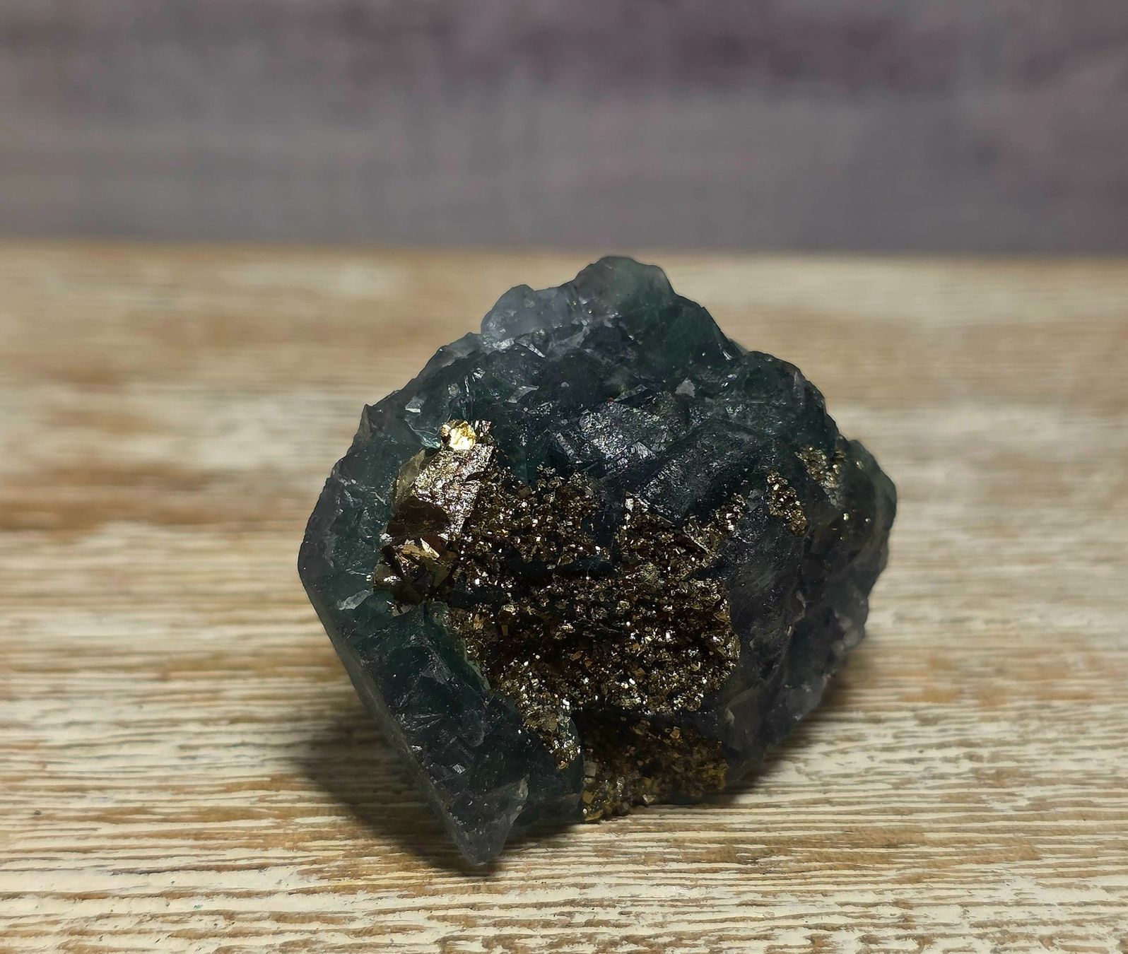 Minerali & Pietre curative: Fluorit mit Pyrit 56g – Nuovo e nell'imballaggio originale da Matzingen venduto da Shay_Crystalz