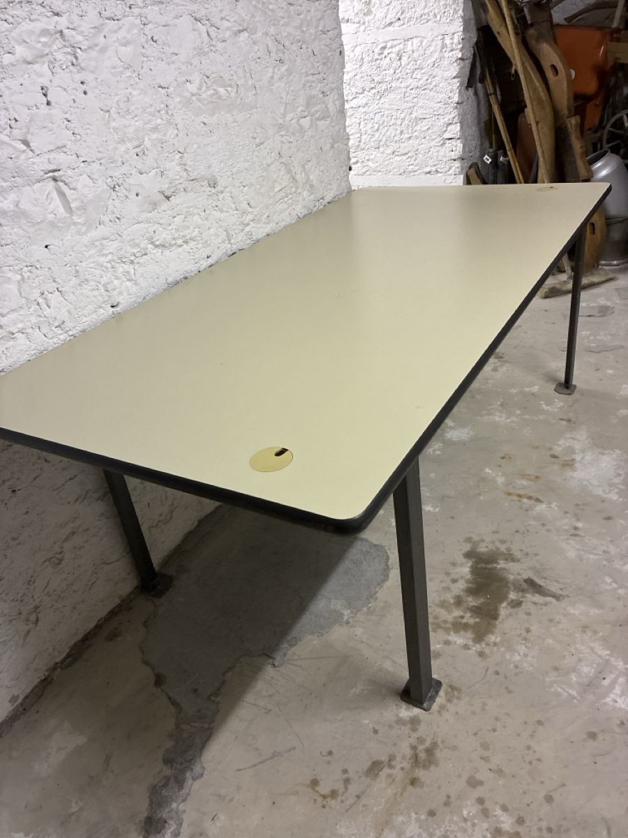 Piatti di portata: tischplatte/mit Kabeldurchlass evtl. Vitra – Usato da Dagmersellen venduto da casatualiq 7