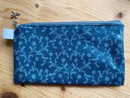 Kosmetiktäschli / Stiftetui mit lieblichem Blumenmuster