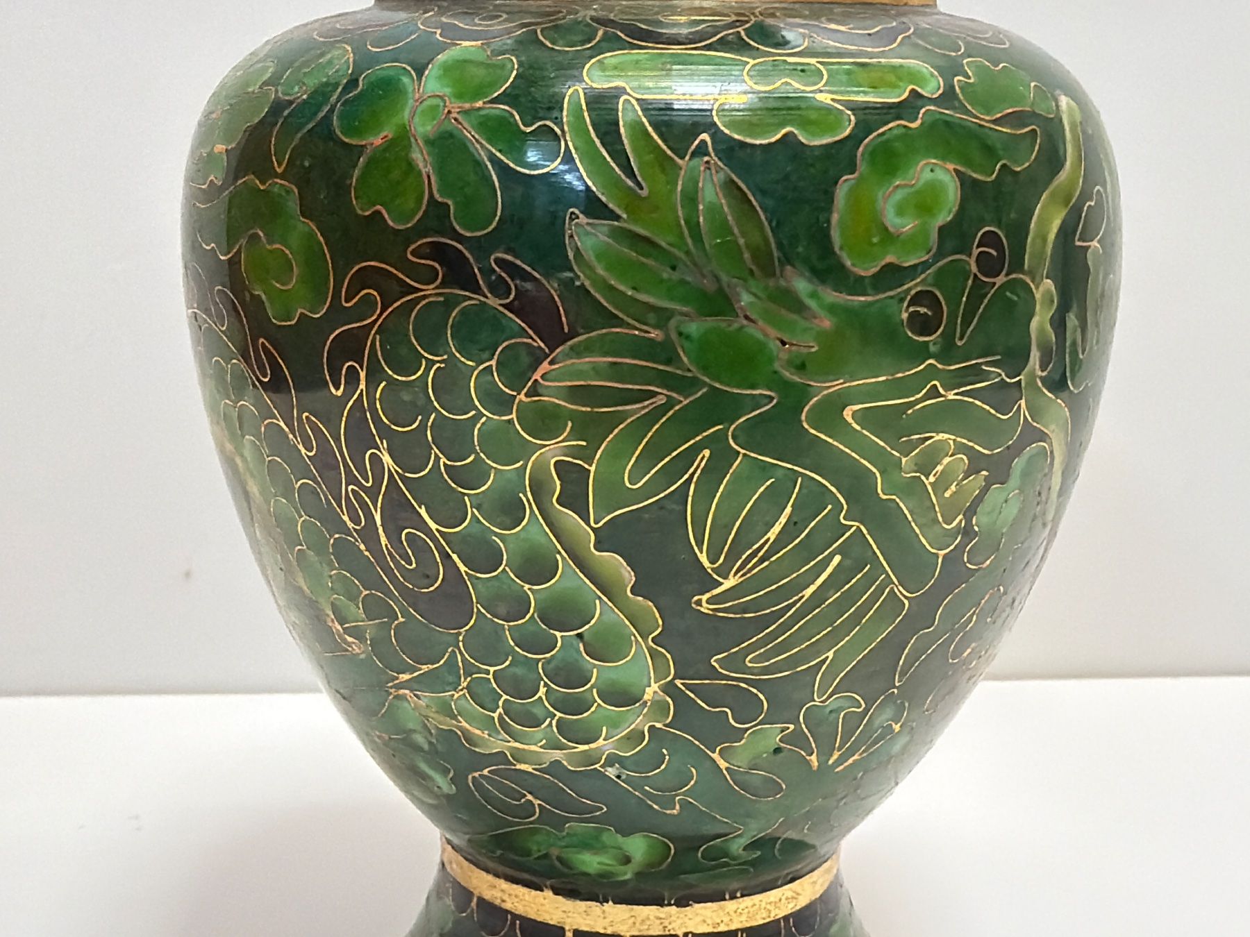 Vasen & Gefässe: VASE CLOISONNE ZWEI GRÜNE DRACHEN – Gebraucht aus Matzingen von exklusives 6