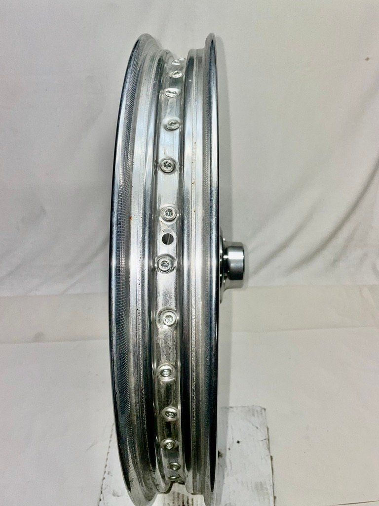 Harley-Davidson Pneus & Kompletträder: Harley Vorderrad 43700-05 – Gebraucht aus Trimmis von hajaho 3