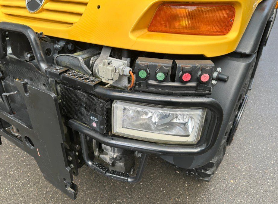 Mercedes-Benz Veicoli commerciali: Unimog U400 Kehrmaschine – Usato da Alpnach-Dorf venduto da Hess-Automobile 5
