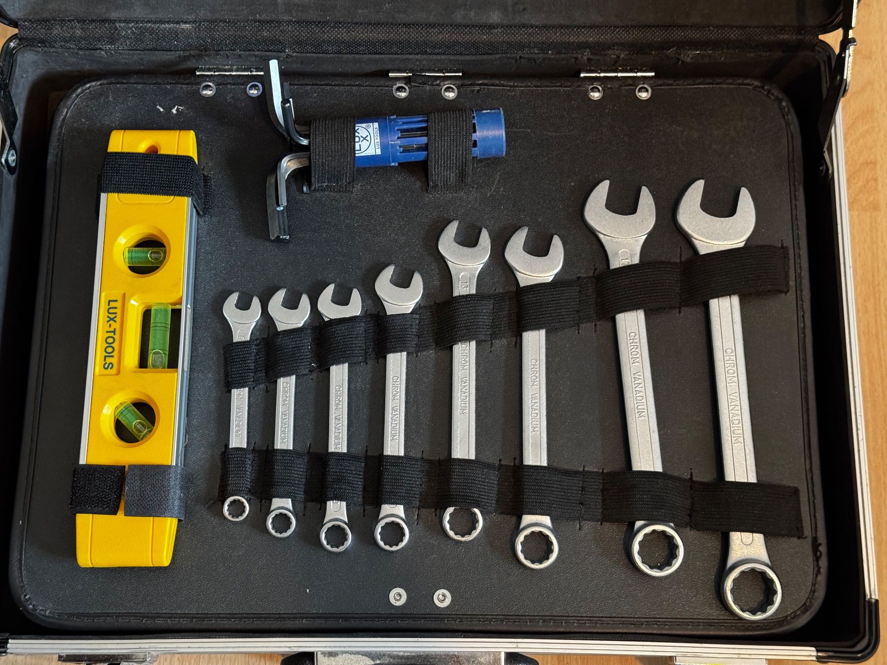 Lux Tous les outils: LUX Werkzeuge Tool Case with Assorted Tools – D'occasion à Zürich par colorblindrummer 3