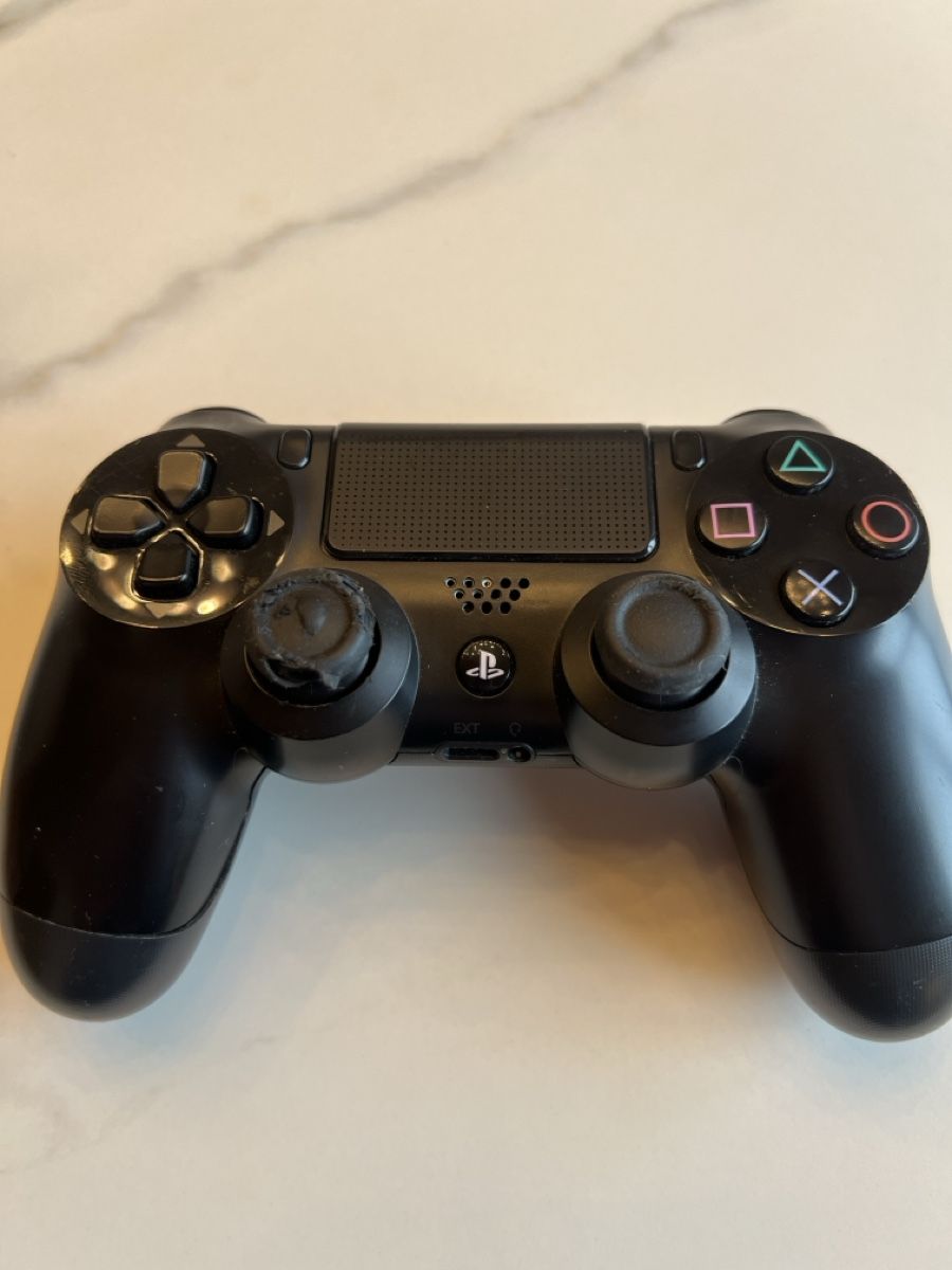 Sony Controller: Schwarzer Sony Playstation 4 Controller - Top Zustand! – Usato da Wollerau venduto da Plakatfreund