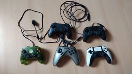 3x PS4, 1x PC, 1x XBOX Controller