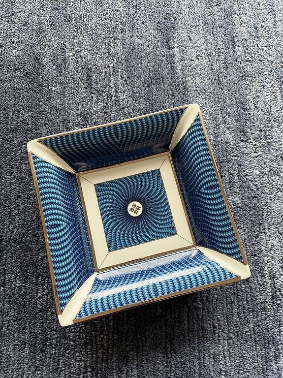 Teller: Patek Philippe Nautilus Tray – Neu und originalverpackt aus Zürich von shuenoma 2