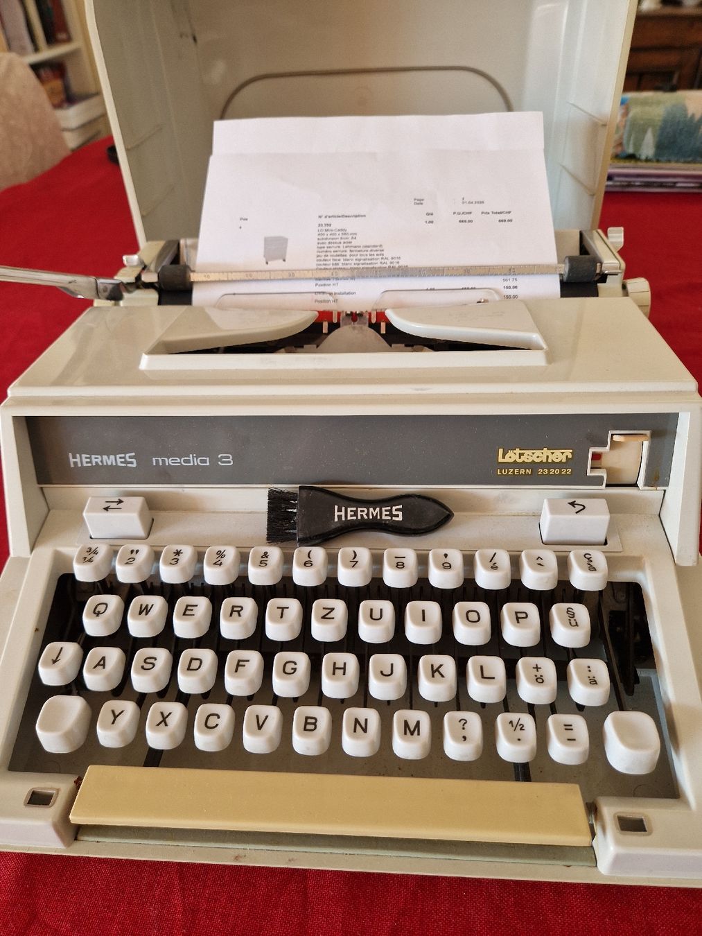 Hermès Schreibmaschinen: Machine à écrire. Hermes media 3. – Gebraucht aus Genève von che_7ghr 2