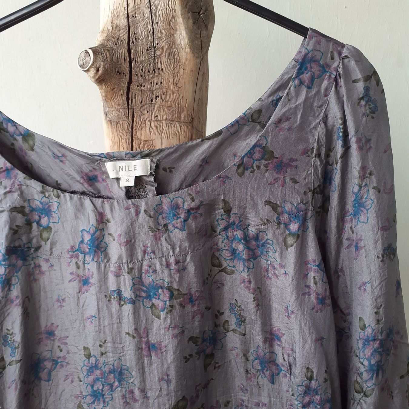 Nile Blusen: Nile Bluse 100% Seide, S – Gebraucht aus Bern von Solarsystem 5