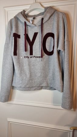 Pullover Größe 38/M mit TOKYO Logo💫