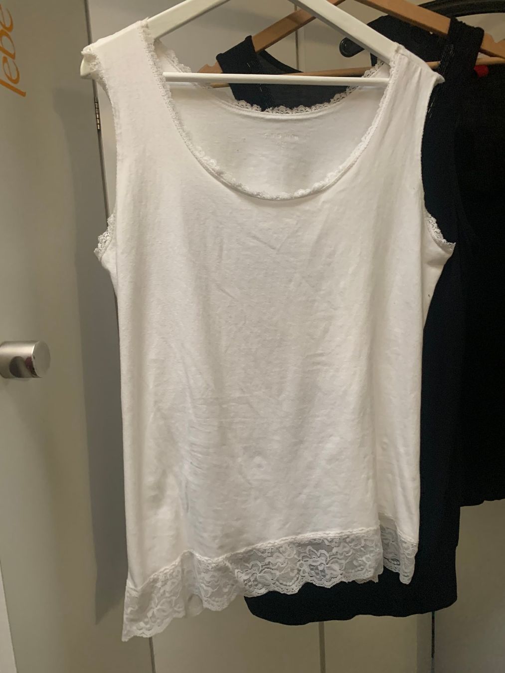 Top: weisses Tanktop mit Spitze, XL – Usato da St. Gallen venduto da Miousch 1