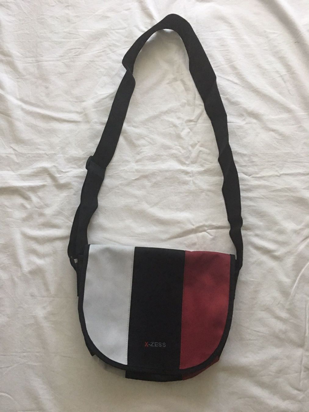 Taschen für Damen: RETRO X-ZESS UMHÄNGETASCHE – Gebraucht aus Honau von sainj 2
