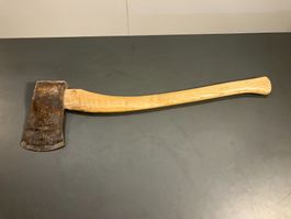gebr. Axt mit Holzstiel ca. 70cm lang ca. 2150g ab 1.-