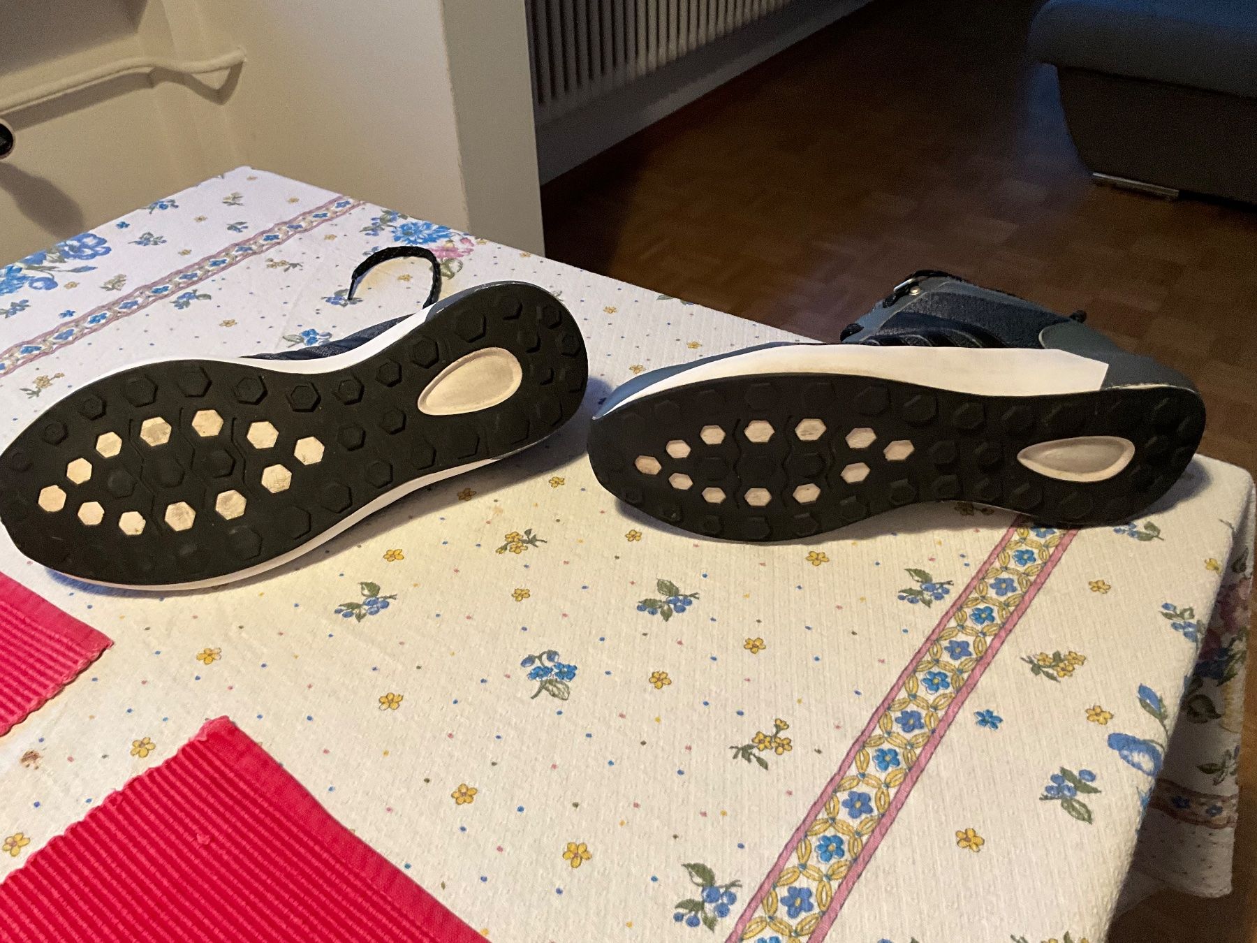 Scarpe da uomo: Adidas Cloudfoam Race Schuhe, Grau, Grösse 42.2/3 – Nuovo (secondo la descrizione) da Zürich venduto da thovala 6
