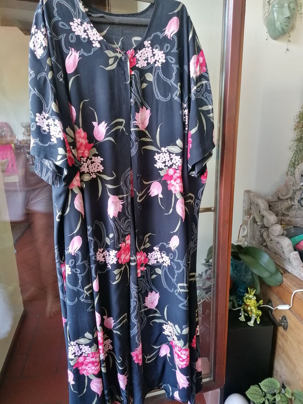 Vestiti: Kleid schwarz mit Blumen it58 (54) – Usato da Bedigliora venduto da Dolcezza0