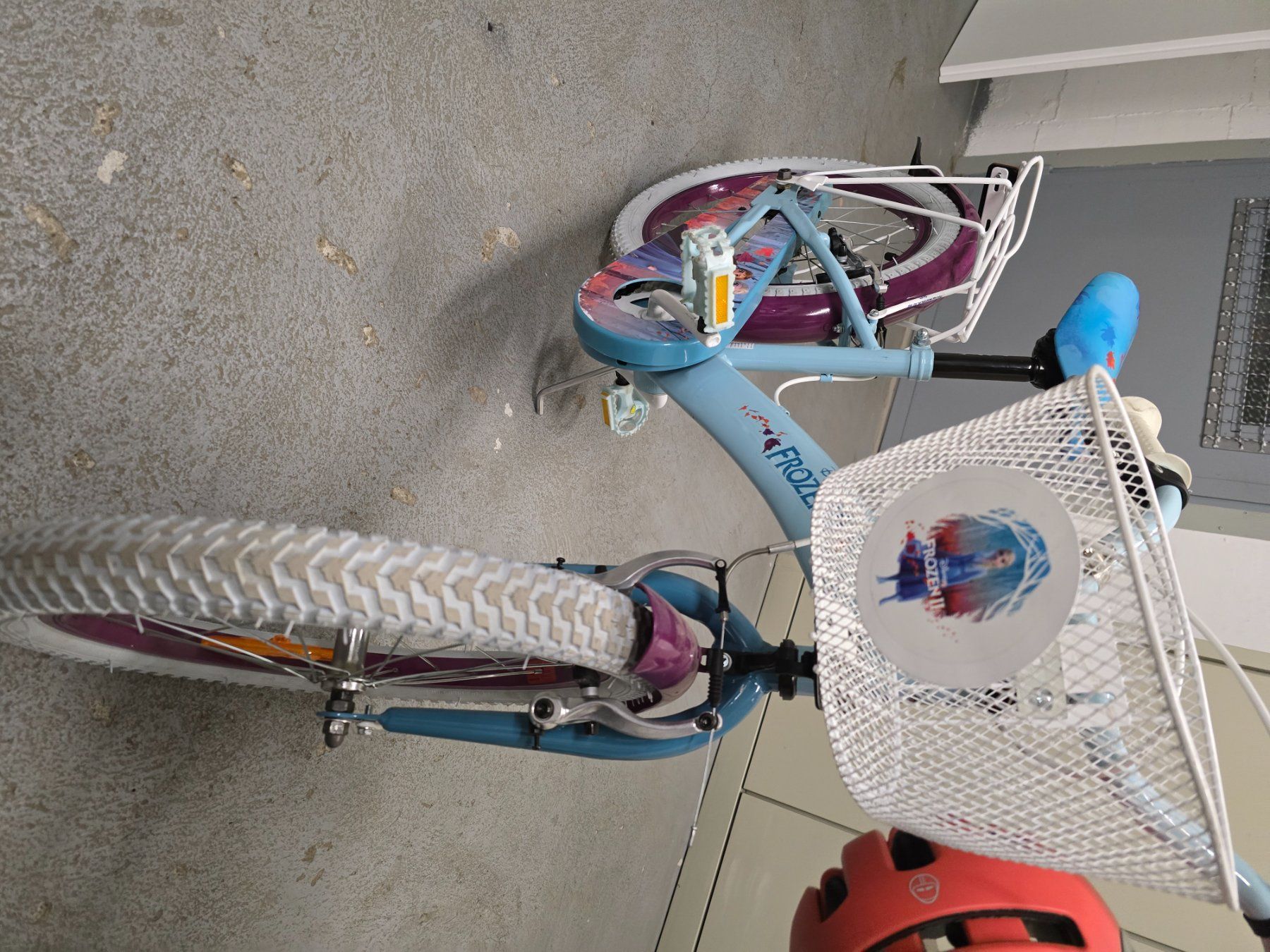 Vélos: Kindervelo mit Helm – D'occasion à Lütisburg par snehulienka88 3