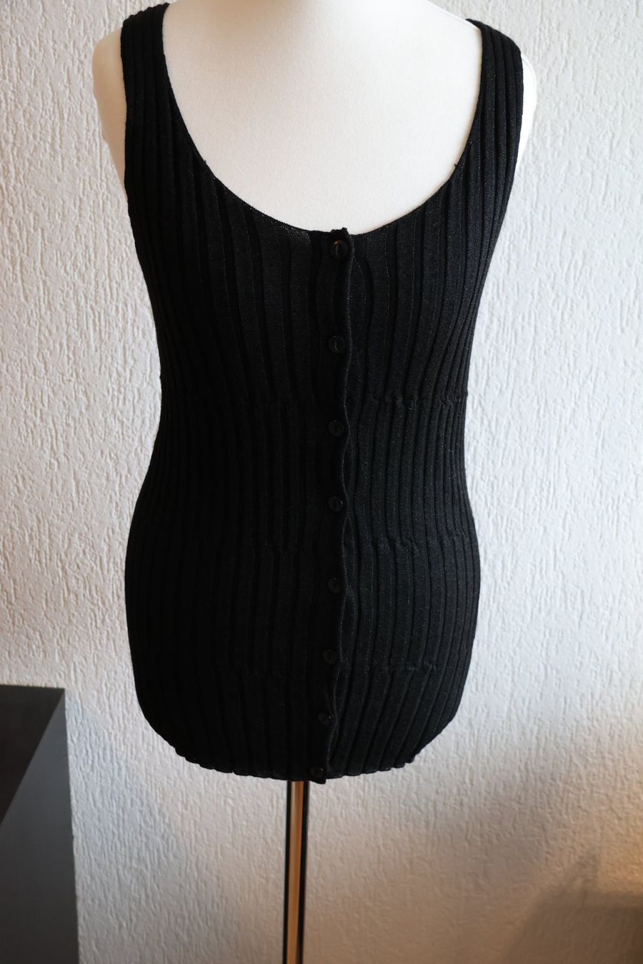 Tara Jarmon Top: Top Tara Jarmon – Nuovo (secondo la descrizione) da Attalens venduto da cecedave