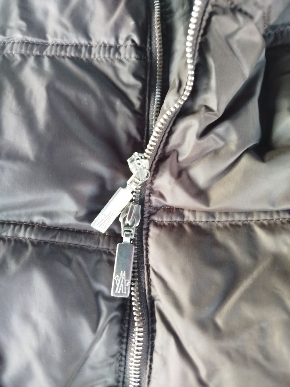Moncler Gilet & Giacche: Moncler Padded Down Vest Brown Quilted Zip Pockets – Usato da Bassersdorf venduto da kro_7bf5 1