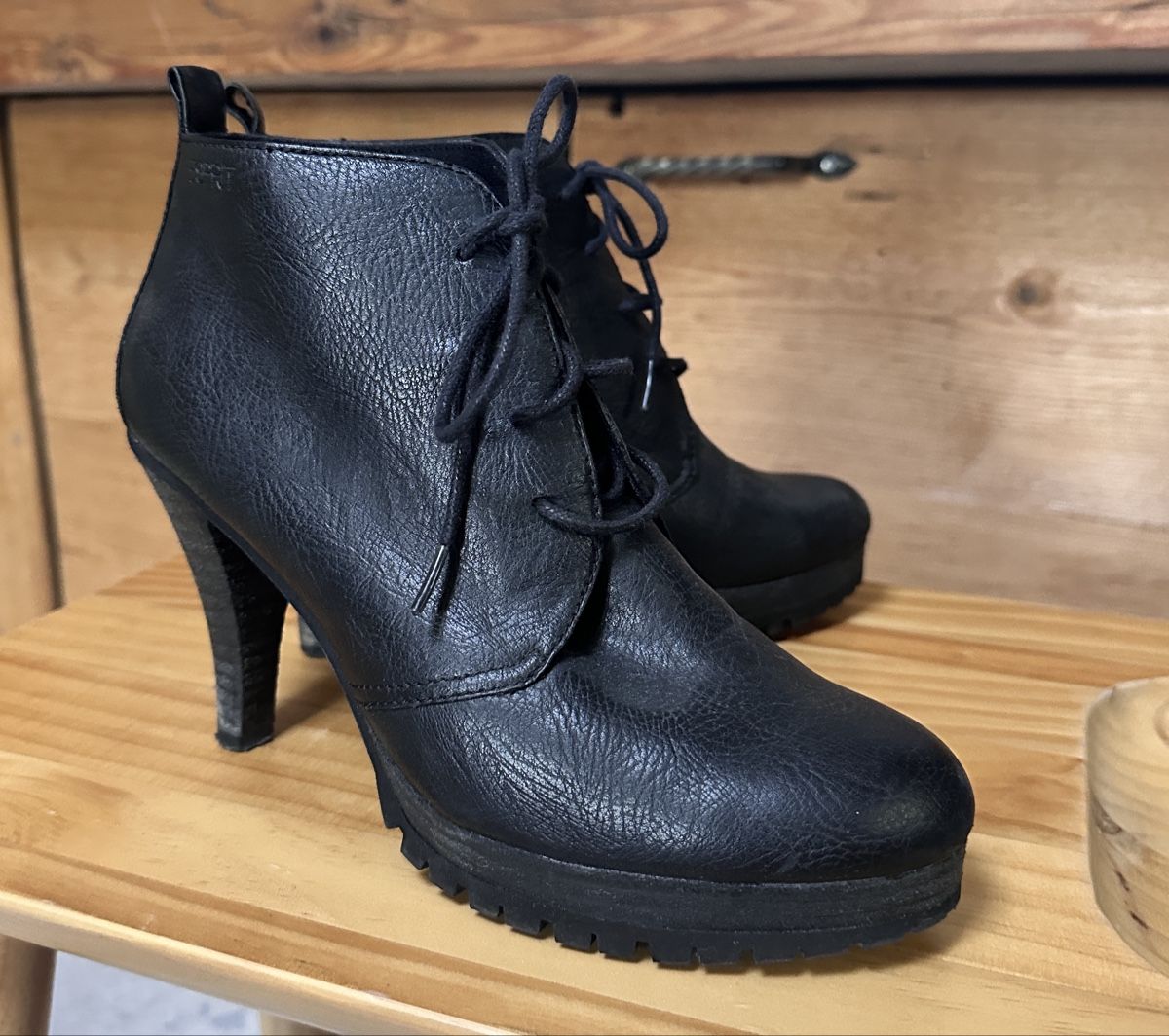 Esprit Scarpe da donna: Esprit Stiefeletten schwarz  39 – Usato da Wolfhalden venduto da Bilgi90