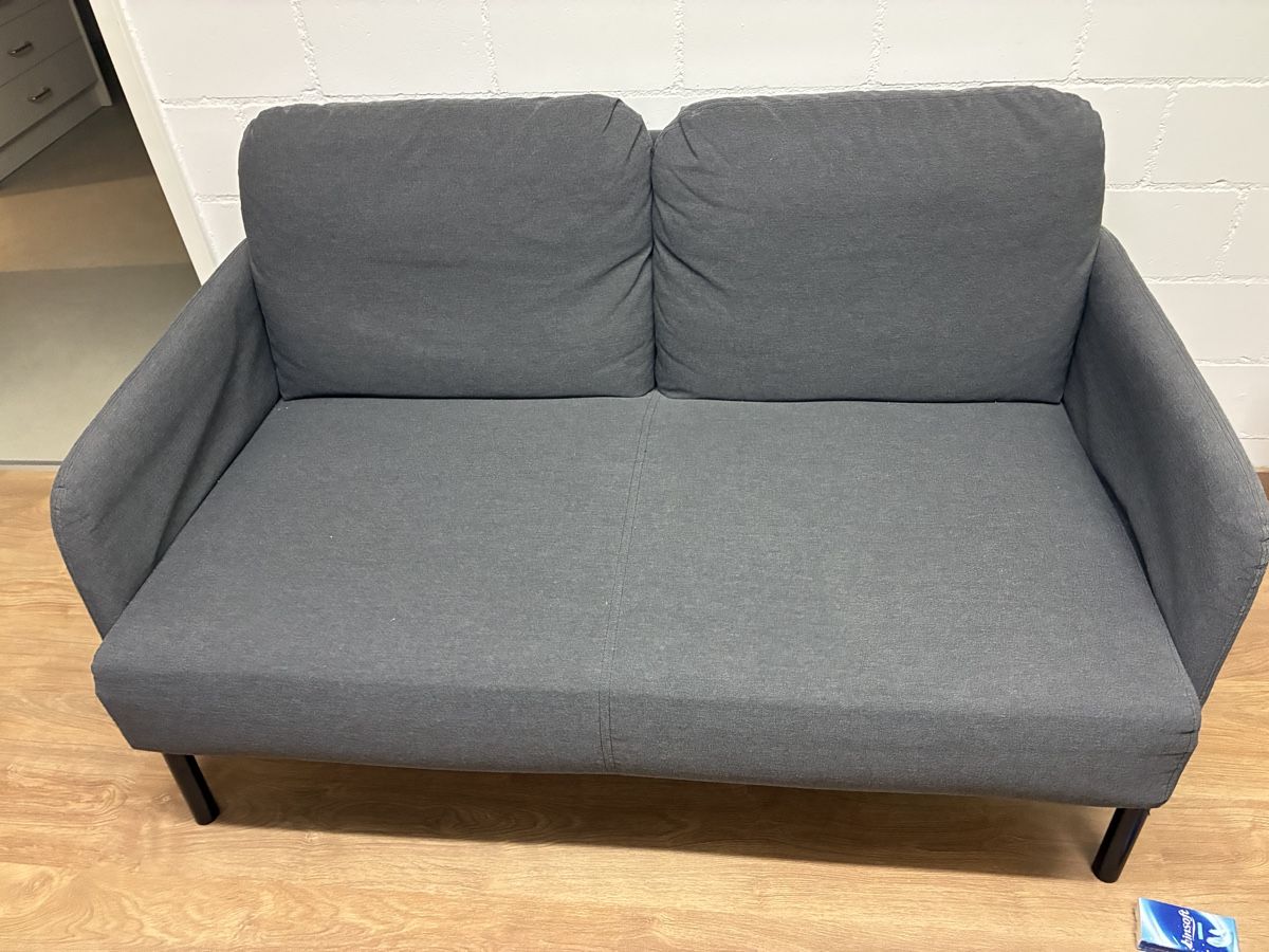 Ikea Divani: GLOSTAD 2 er Sofa grau – Usato da Buchs AG venduto da sasami01