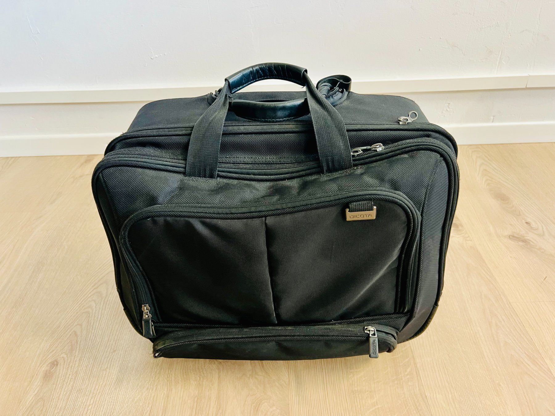 Altro in Aeronautica: Schwarzer Business-Trolley von Dicota mit diversen Fächern – Usato da Dietikon venduto da ExaLightAndSound 1
