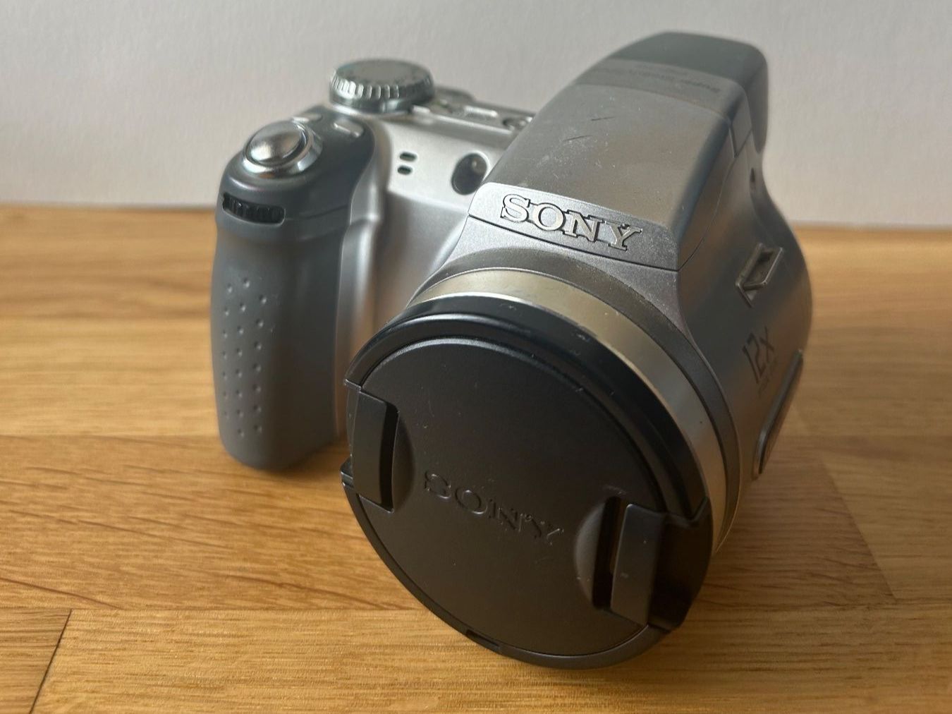 Sony Kamera: Sony Cyber-shot DSC-H2 Digitalkamera – Gebraucht aus Azmoos von greenstone13 3