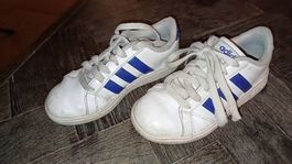 Adidas Turnschuhe Grösse 29