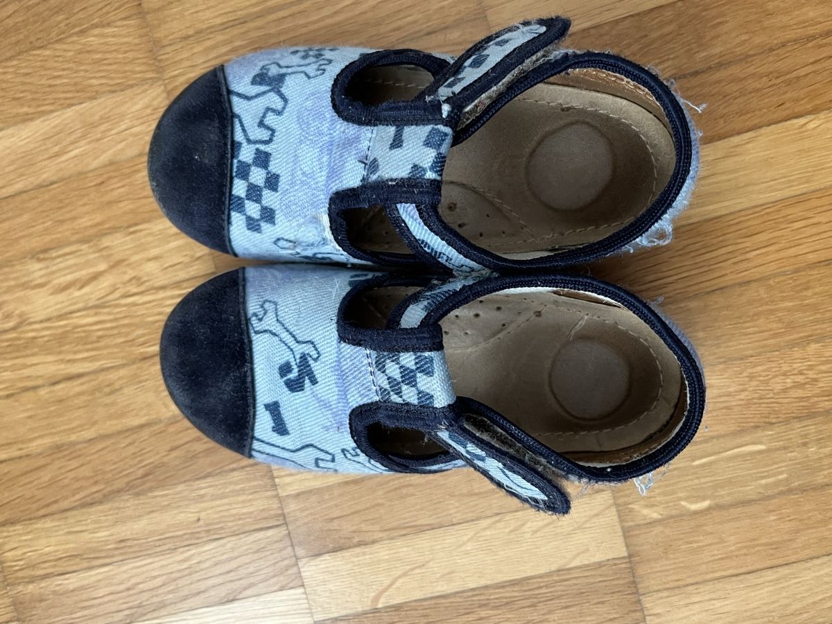 Scarpe per ragazzi: Hausschuhe Gr. 25 – Usato da Jona venduto da Good_luck_ 4