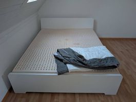 Bett 160 x 200 cm inkl. Matratze / Bed with mattress (FREE)