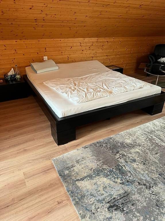 Lits: Doppelbett inkl. Matratze und Lattenrost – D'occasion à Münchenstein par mat_7y6v