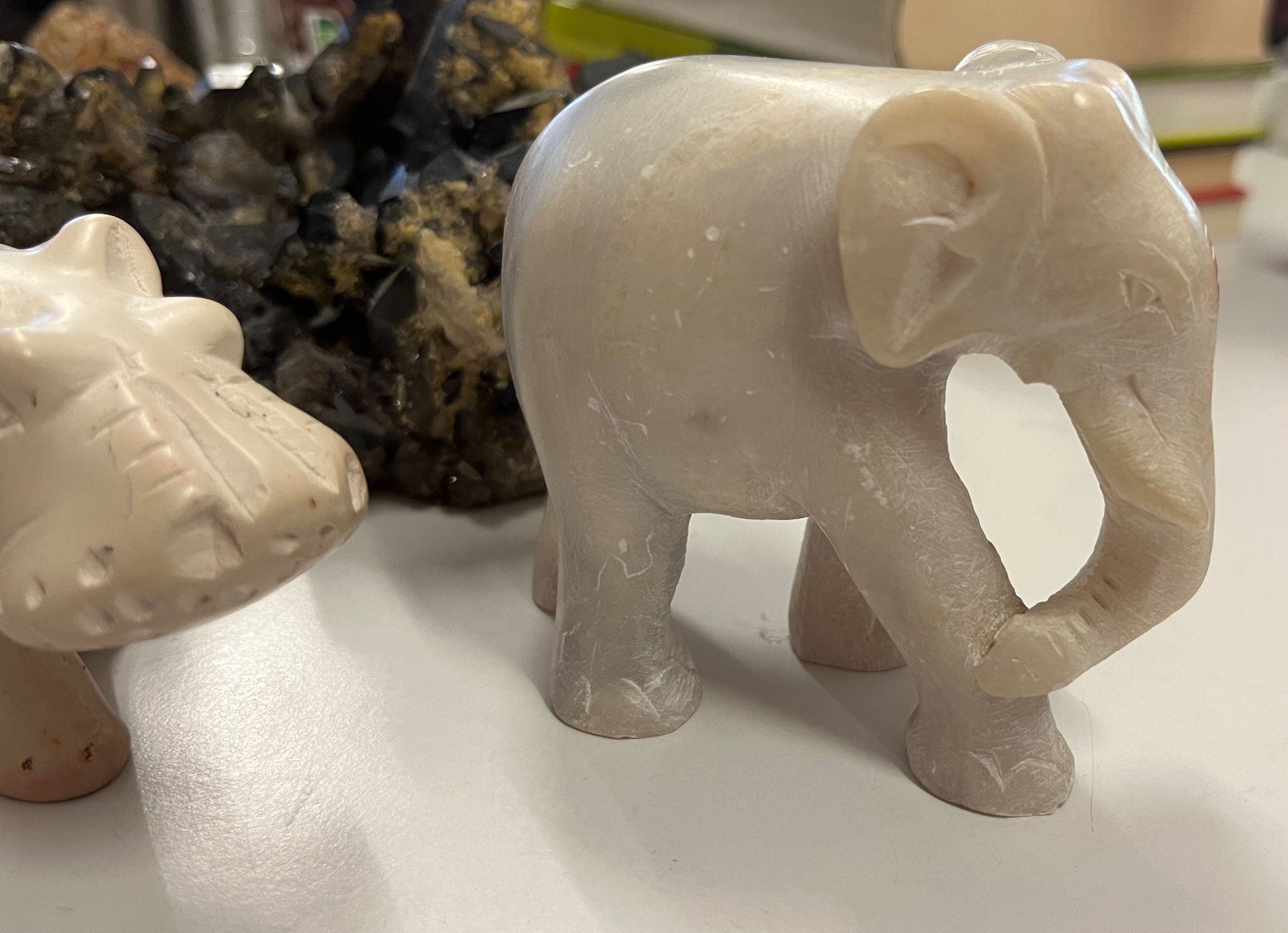 Statuette: 2 Tierfiguren Elefant Nilpferd – Usato da Stetten AG venduto da Brissago25 4