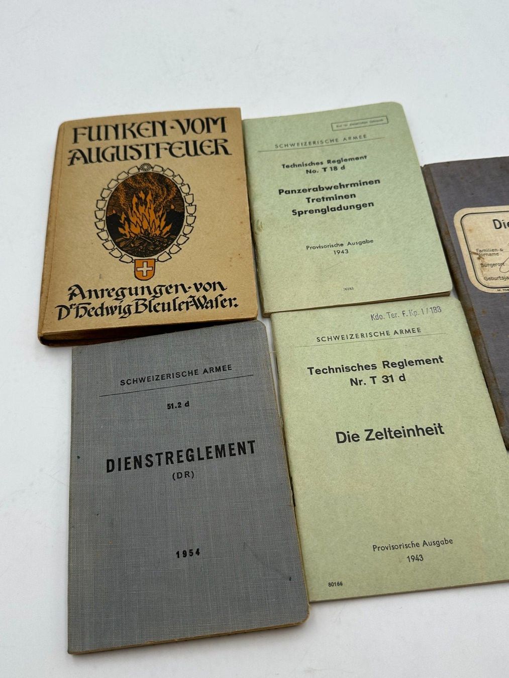 Libri: 5 alte Schweizer Militär-Reglemente & Dienstbüchlein – Usato da Luzern venduto da Lager6640 3