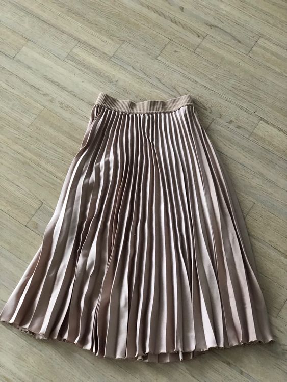 Powder pink pleated skirt size 34 | Kaufen auf Ricardo
