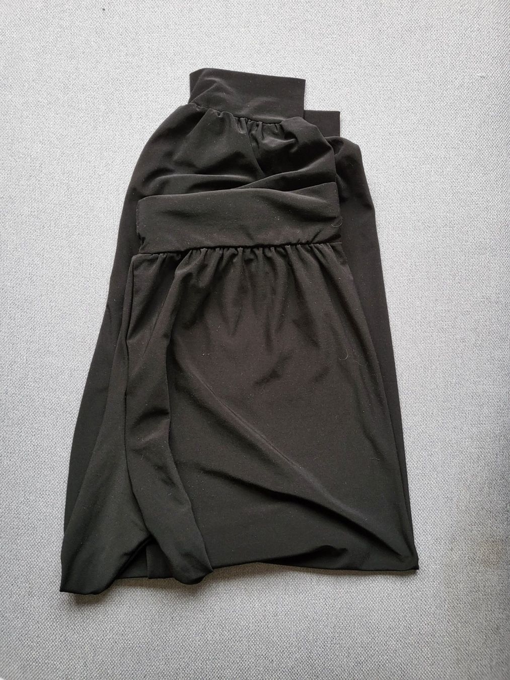 Pantaloni: Schwarze Hose – Usato da Lenk im Simmental venduto da banane50626 1