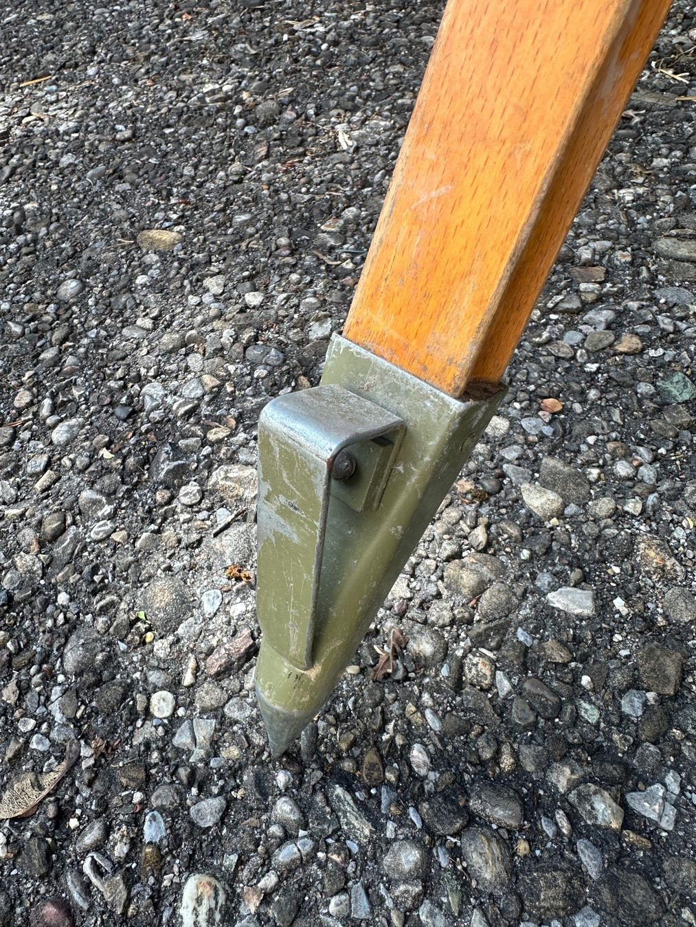 Treppiedi & Teste: Holz-Stativ / Schweizer Armee IIb – Usato da Zürich venduto da frauflufelberg 6