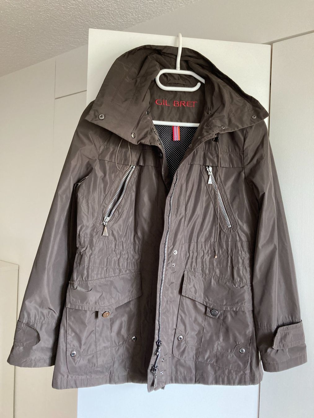 Gil Bret Giacche: Gil Bret Damen Wetterschutz Jacke – Usato da Pfäffikon SZ venduto da Opus