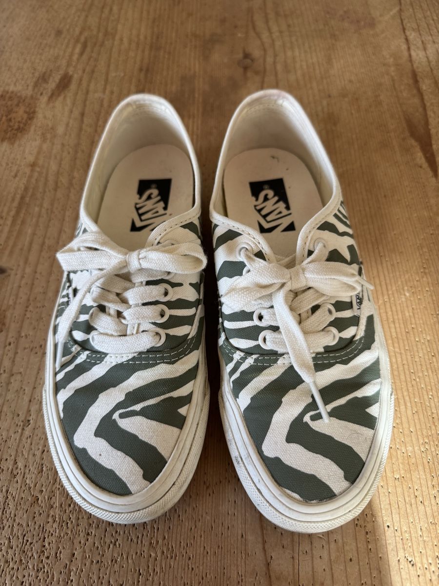 Vans Scarpe da donna: Vans - Authentic Zebra 38.5 – Usato da Unterseen venduto da BiancaNBozo 1