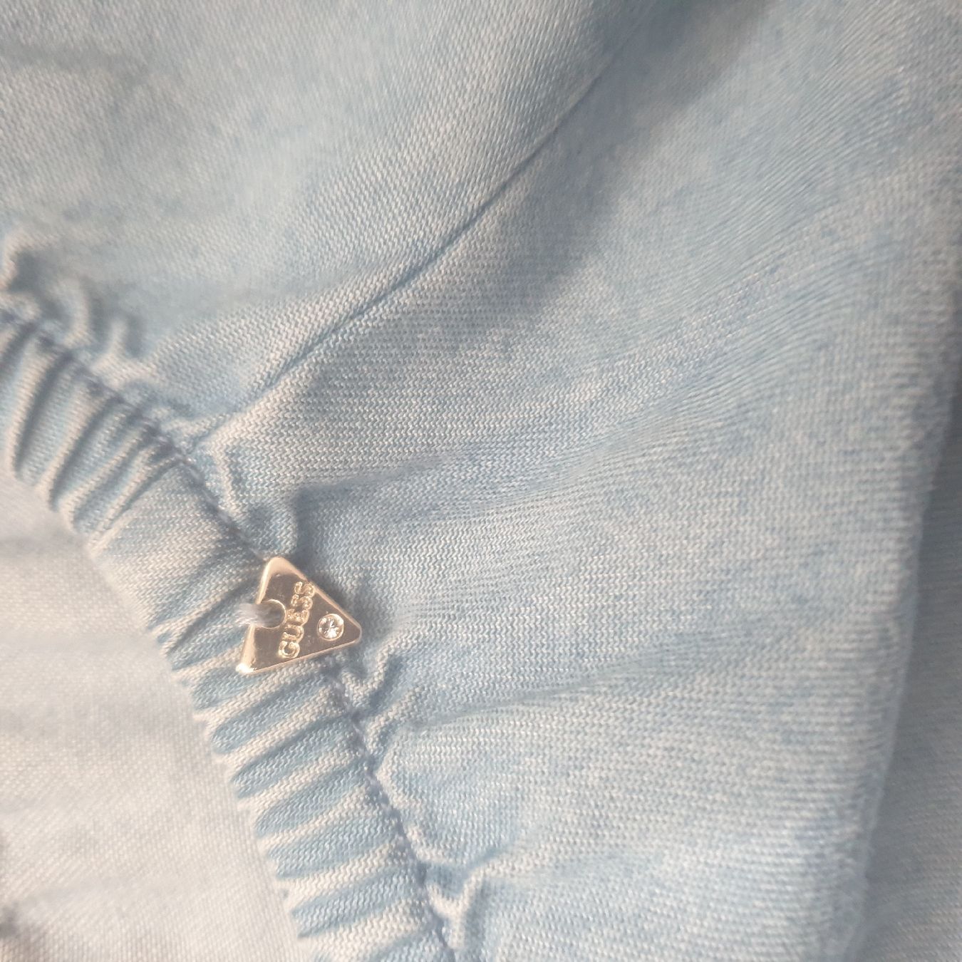 Guess T-shirt: GUESS schönes Shirt Gr. M – Usato da Frenkendorf venduto da Moon111 2