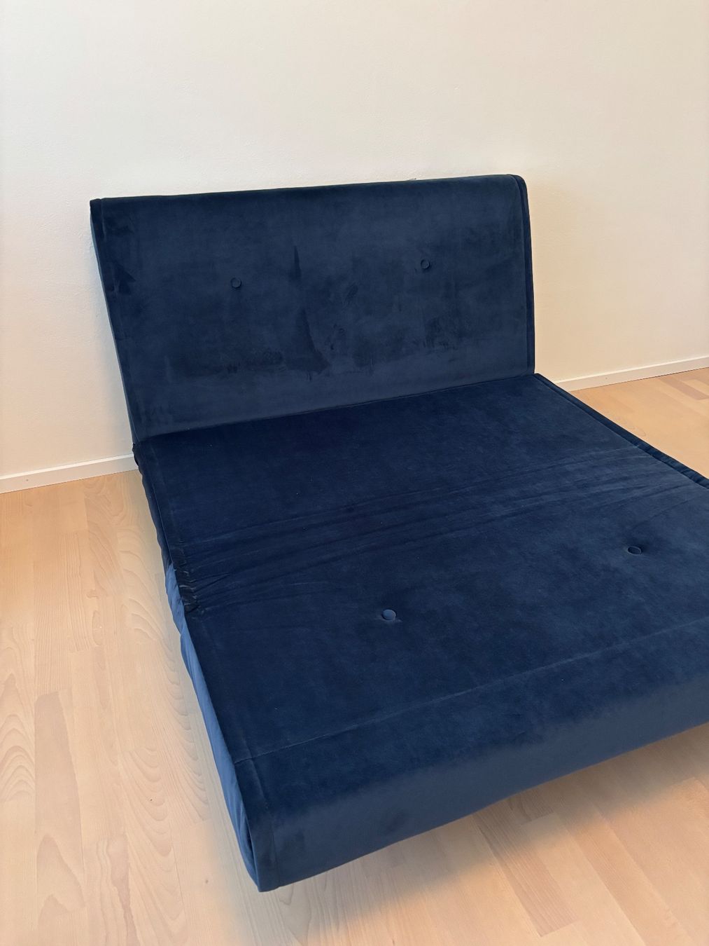 Sofas: Dunkelblaues Schlafsofa aus Samt – D'occasion à Zürich par bowmore13 3