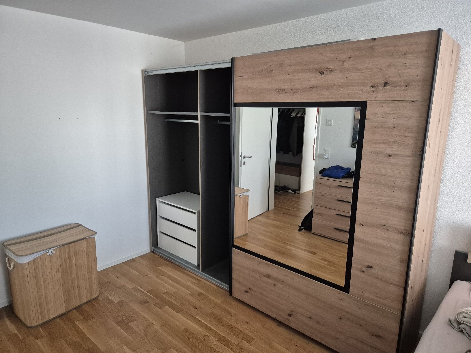 Mömax Armadi: Kleiderschrank zu verkaufen – Usato da Aegerten venduto da Simu1605 2